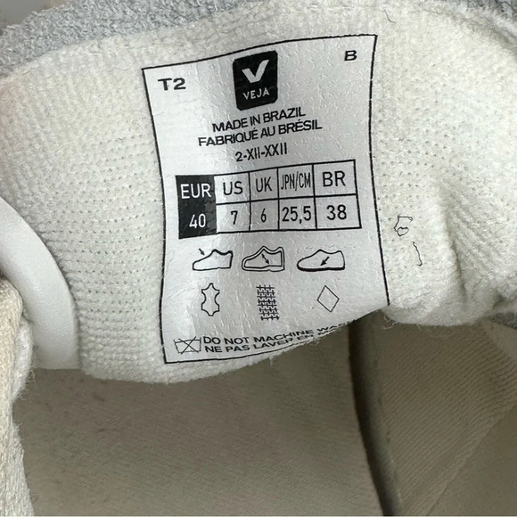 Veja Men's V-12 Low Top Sneaker in White/Pumpkin.  Sz: 7 - Picture 12 of 13